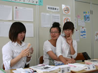 休息时间(和同学聊天、交换信息、教日语、上网等…。)1